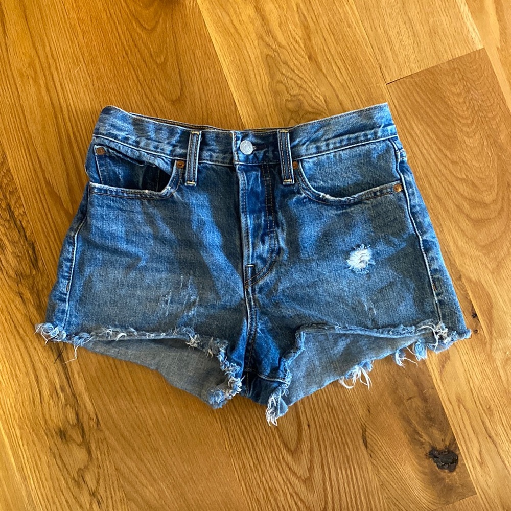 Levi’s High Rise Wedgie Fit Shorts